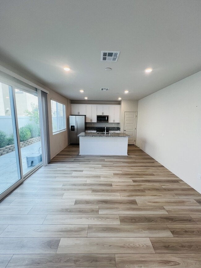 Building Photo - 40383 Birchfield Dr