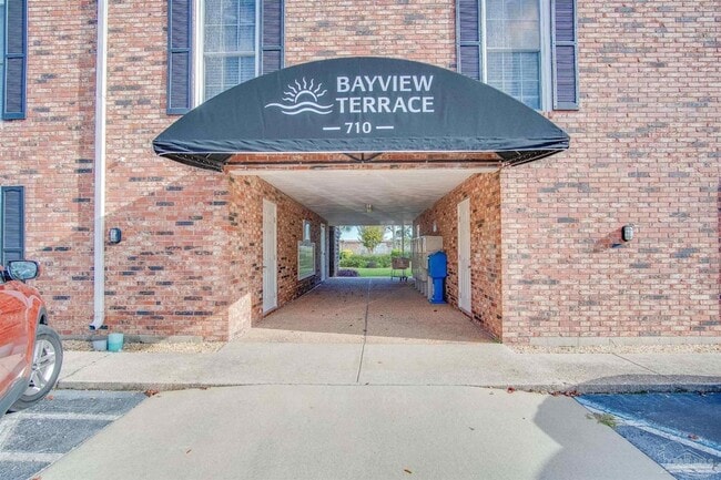 Building Photo - 710 Scenic Hwy