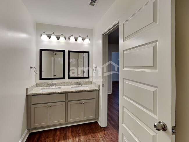 Building Photo - 460 Omnia Ridge Way