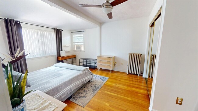 Building Photo - 54 Linwood St