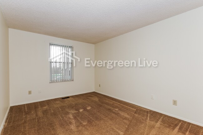 Building Photo - 6477 Rolling Glen Dr