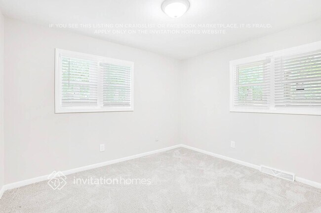 Building Photo - 3237 Tulip Dr