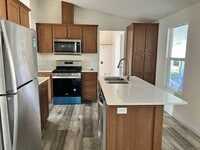 Building Photo - 700 S Shafter Ave