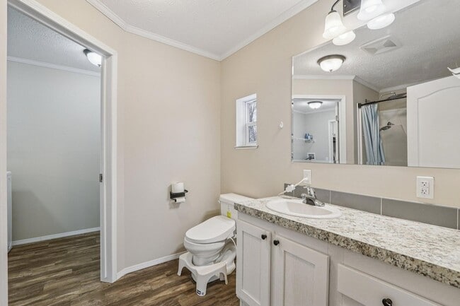 Building Photo - 4704 47th Ave