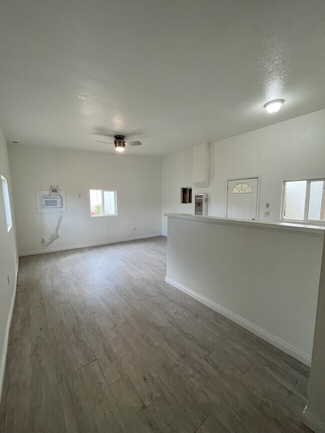 Building Photo - 224 B St