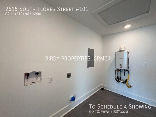 Building Photo - 2615 S Flores St