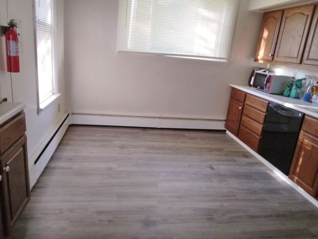 Building Photo - 319 N Warren Ave