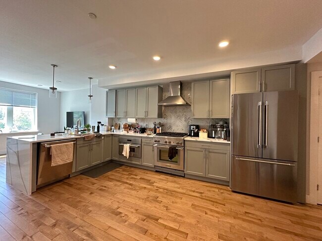 Building Photo - 50 Hichborn St