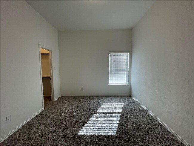 Building Photo - 205 Baralo St
