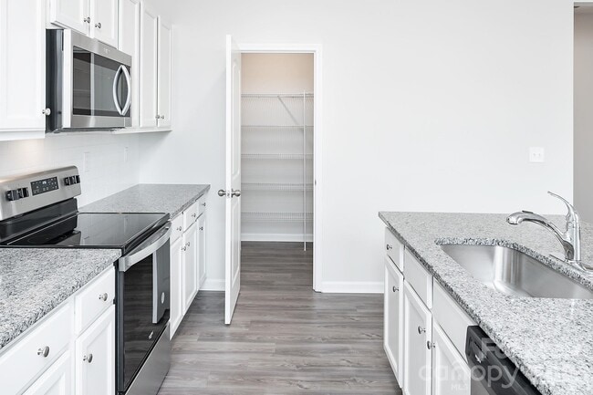 Building Photo - 1014 Hanover Crossing Dr