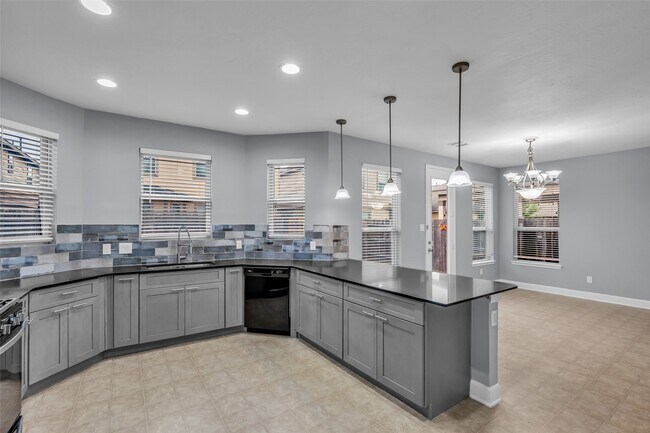 Building Photo - 2707 Volute