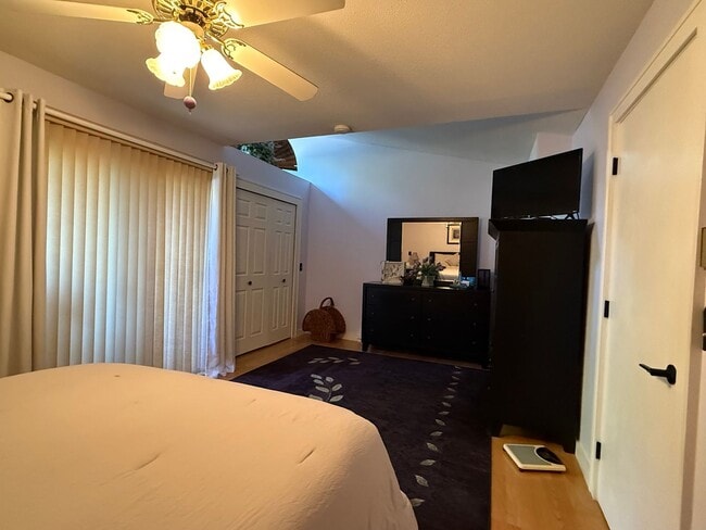 Building Photo - Charming 3-Bedroom Condo in Laconia, NH – ...