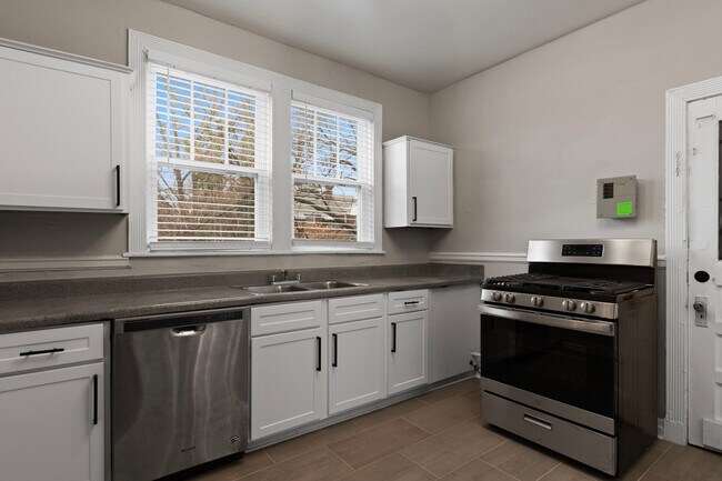 Kitchen - 1899 Poplar Ave