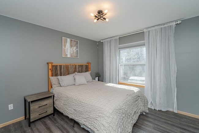 Building Photo - Spacious Home With Finished Basement And 3 Car Garage