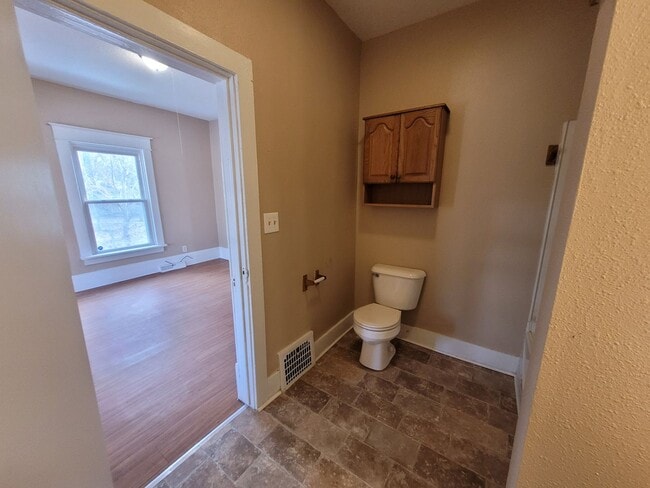 Building Photo - Two Bedroom Home with Washer/Dryer