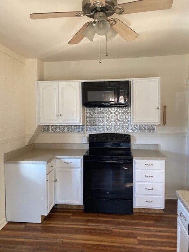 Building Photo - Three Bedroom in West Bethlehem