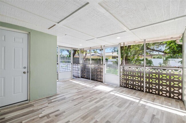 Building Photo - 206 N Gunlock Ave