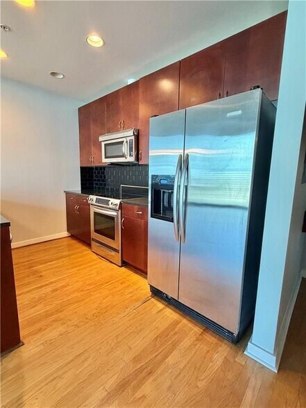 Building Photo - 400 W Peachtree St NW