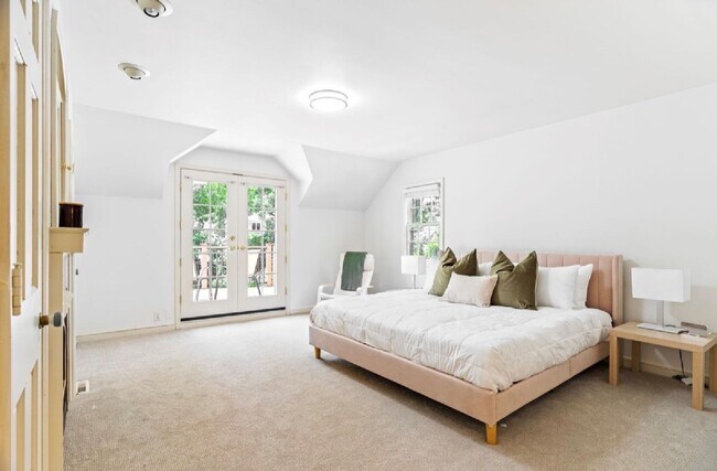 Building Photo - 2730 Glenhurst Ave