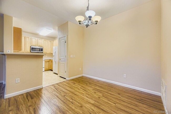 Building Photo - Bright and open three bedroom condo in exc...