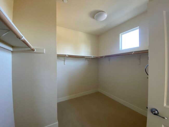 Building Photo - Available soon is the IDEAL TOWNHOUSE for ...