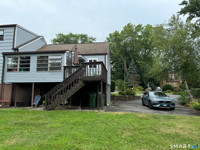 Building Photo - 11 Maple St