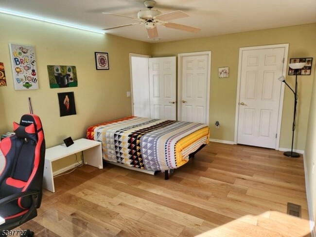 Building Photo - 48 Edgefield Dr