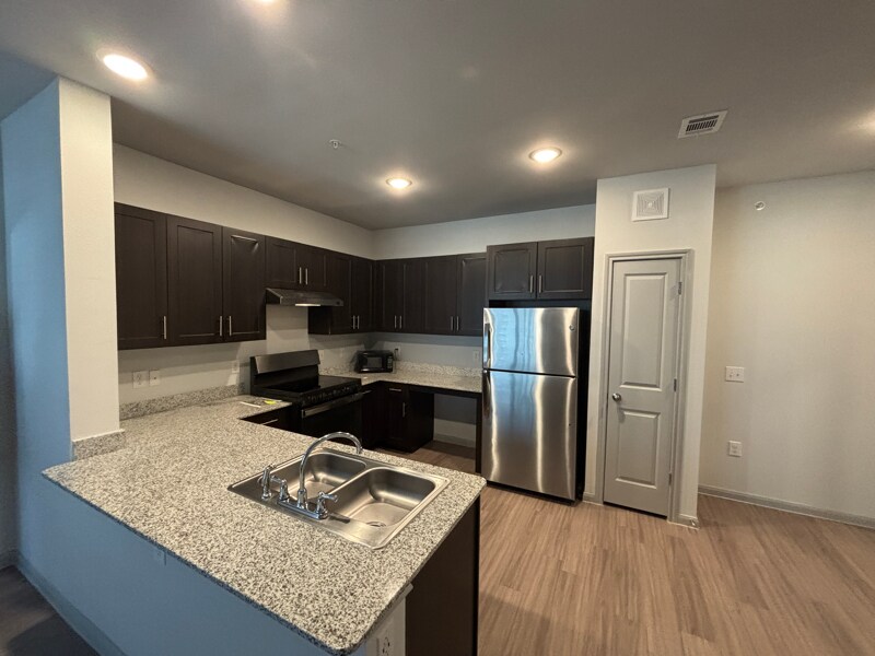 Building Photo - 950 FM2001