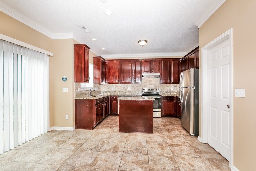 Building Photo - 708 Peach Orchard Dr