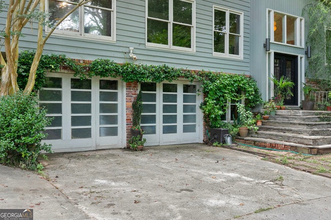 Building Photo - 1232 Bernadette Ln NE