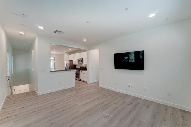 Building Photo - 5550 N 16th St