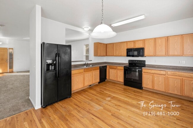 Building Photo - SPACIOUS 3BD/2.5BA TOWNHOME at THE BLUFFS AT SPRING CREEK with A/C **$500 move-in credit with a 1...