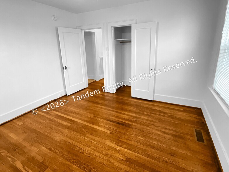 Building Photo - 1602 16th Ave S