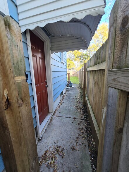 Building Photo - 1056 Geers Ave