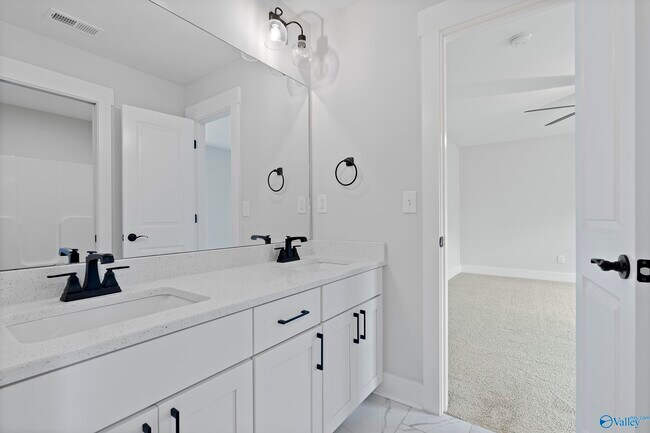 Building Photo - 6605 Waxwood Dr