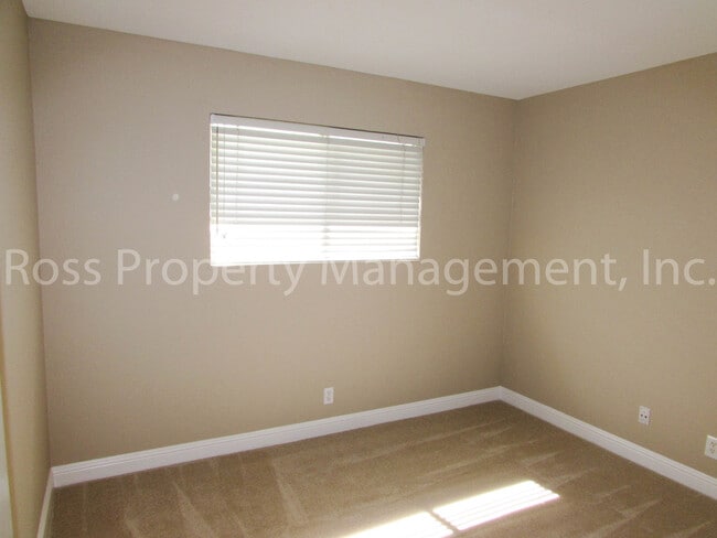 Building Photo - Great Pleasanton Location! Rare Single Story Townhome