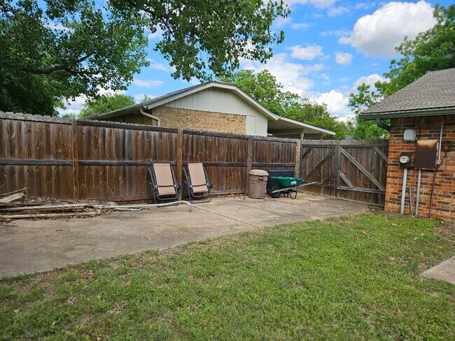 Building Photo - 102 Stubblefield Dr