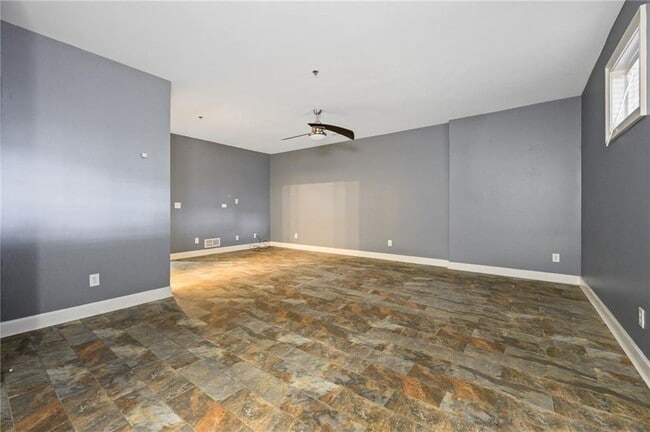 Building Photo - 600 Vinings Estates Dr SE