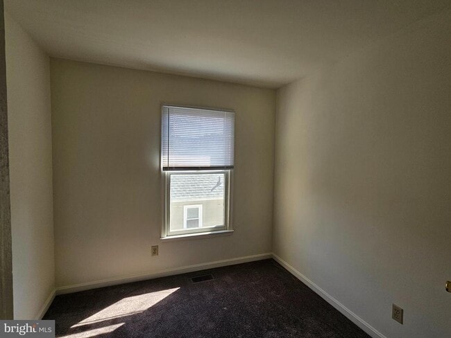 Building Photo - 806 Grove Ave