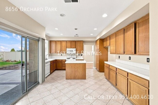 Building Photo - 8656 Orchard Park Dr