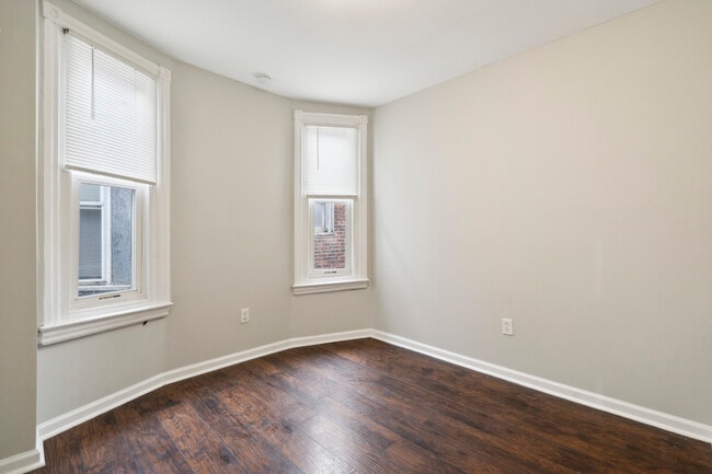 Building Photo - 924 S 58th St