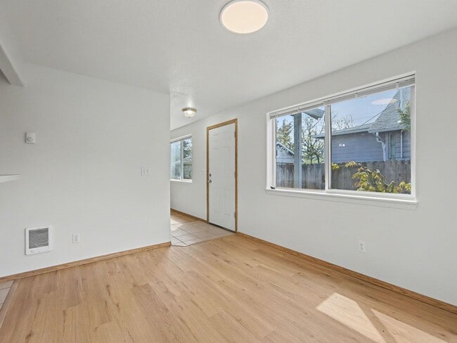 Building Photo - NAVAB02