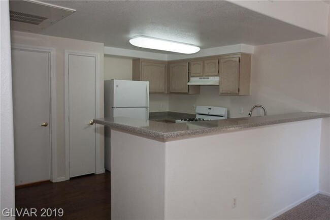 Building Photo - Unfurnished 2 Bd / 2 Ba Condo in a Beautif...