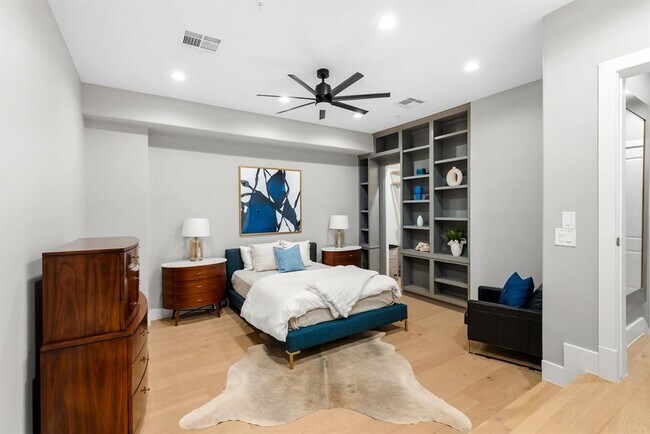 Building Photo - 1529 Barton Springs Rd