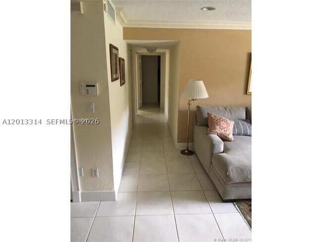 Building Photo - 10794 N Kendall Dr