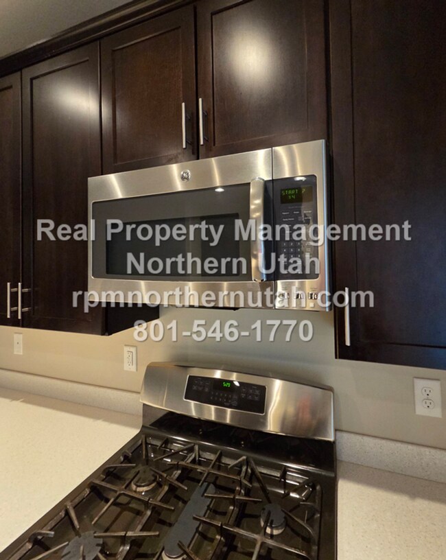 Building Photo - 3 Bedroom Clearfield Home Now Available!