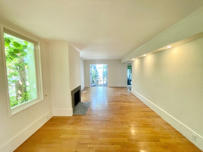 Building Photo - Castro/ Eureka Valley Full Floor Remodeled Victorian Condo in a Garden Setting - PROGRESSIVE