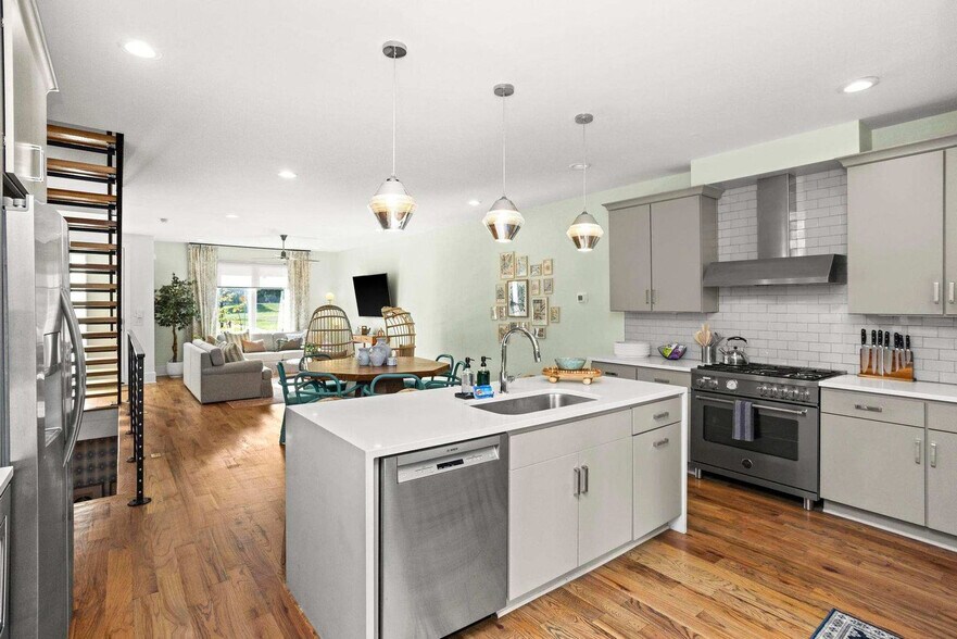 Building Photo - 1714 8th Ave S