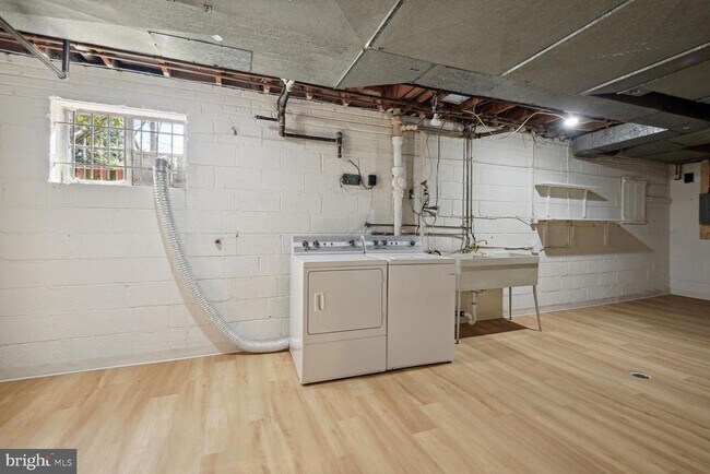 Building Photo - 5801 Hillburne Way