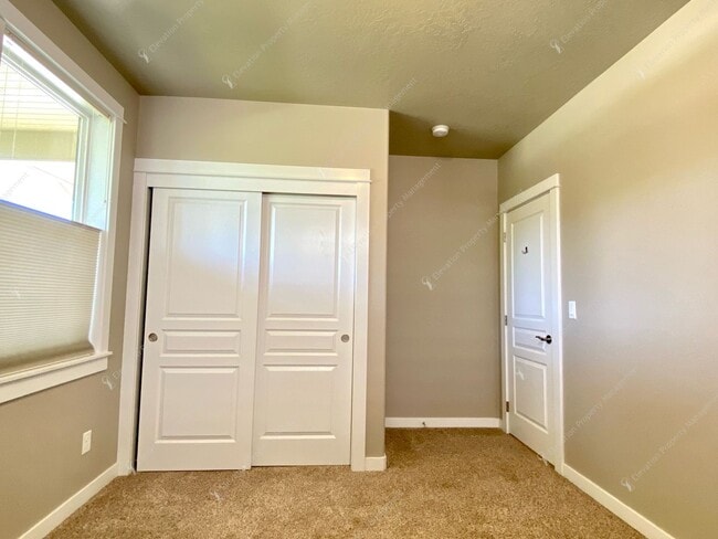 Building Photo - Bright, Spacious Home with Expansive Yard ...